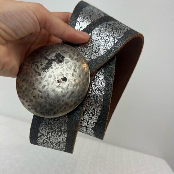 Vintage Oglivy Women’s Medium Silver Buckle Embellished Genuine Leather Belt - Picture 3 of 12